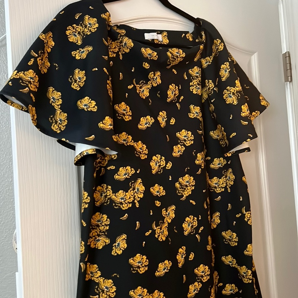 Oak + Fort dress in Large, black with yellow flowers.